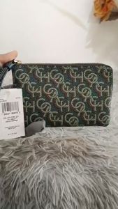 Coach เคลื่อนที่ กระเป๋าคล้องมือ 💯% ของแท้ COACH CF548 CORNER ZIP WRISTLET WITH SIGNATURE MONOGRAM PRINT (IMGRN)