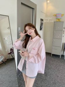 เสื้อเชิ้ตแขนยาวลายทางปักสีชมพูสำหรับผู้หญิงในฤดูหนาว เสื้อคลุมกันแดดบางๆ สไตล์ลำลอง หลวมๆ หลากหลายสไตล์ เสื้อคาร์ดิแกนเปิดหน้าอก