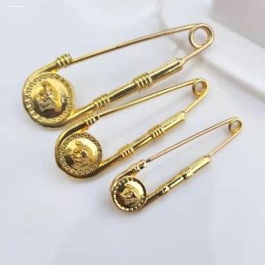 Elegant Lion Head U-shaped Pin