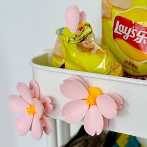 Sakura Magnetic Clip Creative Kitchen Gadget Multifunctional Snack Sealer Food Storage Unique Petal Clip Cute Home Fridge Magnet