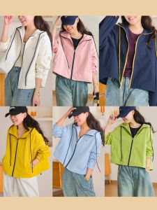 Korean Style Casual Sporty Jacket with Color Block Design And Hood Loose Fit Polyester Fiber Zipper Short Coat for Women