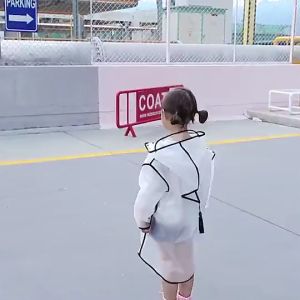 Áo mưa trẻ em họa tiết hoạt hình dễ thương áo mưa vải dày bé trai bé gái trong suốt không thấm nước áo mưa trẻ em có mũ trùm đầu có túi