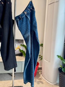 YUFUQING | กางเกงยีนส์ทรงตรงสีน้ำเงินสไตล์เกาหลี กางเกงขายาวลำลองฤดูใบไม้ร่วงปี 2025 ทรงสูง เอวสูง ผ้าโพลีเอสเตอร์ 70%