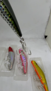 เหยื่อปลอมชายฝั่ง Shark Minnow ค่าย BPO Yabai ยาว 105 มม. หนัก 18 กรัม