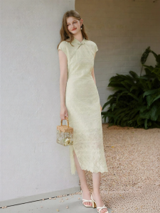 XIANGYING | Đầm Cheongsam Cải Tiến Dáng Ôm Màu Xanh Mới Hè Thu 2026 Có Khuy Ếch Thêu