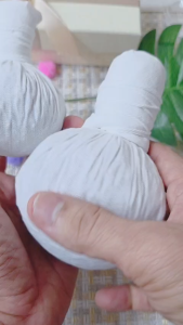 ลูกประคบ สำหรับนวดหน้า สูตรชาววังโบราณ ออกกำกับภาษีได้คะ สินค้าดีจาก OTOP   ขนาด 50 กรัม เก็บปลายทางได้