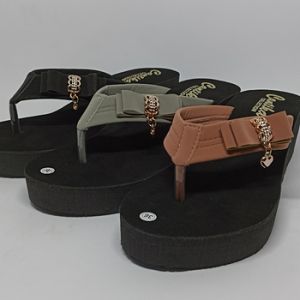 New Cantika Sandal Wedges Wanita Jepit Pita Liontin Love