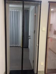 Màn Cửa Cửa Sổ Polyester Màu Xám Hiện Đại Có Khóa Từ Chống Muỗi Cho Phòng Ngủ Và Các Phòng Khác