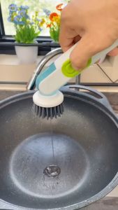 【Malaysia Stock】Multi-functional kitchen Liquid-filled Cleaning Brush kitchen cleaning brush Powerful Stain Remover Pot Cleaning Brush Kitchen Supplies  Washing Up Brushes With Liquid Dispenser Two Replacement Heads For Kitchen Cleaning Brush Gadget 清洁刷