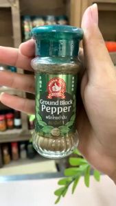 ง่วนสูน พริกไทยดำป่น 30 g ตรามือที่ 1