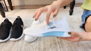 พร้อมส่งรองเท้าผ้าใบผู้หญิง 36-42 ลายน่ารัก ลำลอง แฟชั่น ยืดหยุ่นได้ดี ไม่เจ็บเท้า ระบายอากาศ