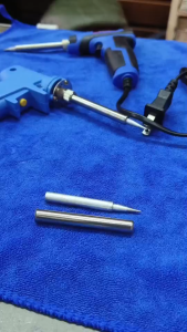 นุสพิเศษ ปลายหัวแร้งพร้อมปลอกกันความร้อน สีของแร้ง: แดง-แห่ง ที่ปลายเป็นเรื่องที่มีความสนุก สามารถใช้ได้กับหัวแร้งด้ามปืน 730 และ 750 ตามเป้าหมาย