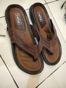 sendal jepit pria dewasa terbaru berbahan dasar karet elastis empuk lentur aman dan nyaman dipakai
