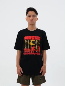 Moutley Kaos Pria Lengan Pendek Regular Fit Moutley Moon 440924