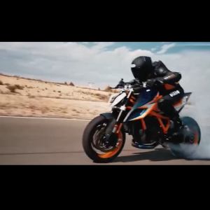 Musion หมวกกันน็อครถจักรยานยนต์หมวกด้านในการออกแบบเดิมหัวปกหมวกบีนนี่ดูดซับเหงื่อสูงยืดหมวกกีฬากลางแจ้ง