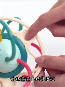 【Baby101】 Manhattan Ball Newborn Baby Rattling Tooth Gum Handgrip Ball Molars Toy Teether Puzzle Ball