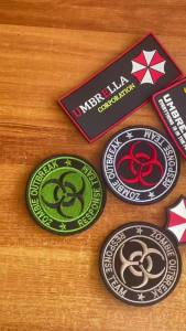 Umbrella Corporation Cao Su PVC Biểu Tượng Tinh Thần Huy Hiệu Biohazard Insignia Đính Thêu Miếng Dán Chiến Thuật Ba Lô Phù Hiệu 1PC 2PCS