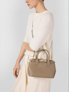 VANESSA HOGAN | Large Capacity Shoulder Bag Calfskin