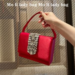 กระเป๋าสะพายข้างผ้าซาตินไหมประดับเพชร กระเป๋าสี่เหลี่ยมเล็กแบบสะพายข้างใต้วงแขน กระเป๋าแฟชั่นสำหรับงานเลี้ยง กระเป๋าสะพายข้างแบบสะพายข้างสำหรับผู้หญิง