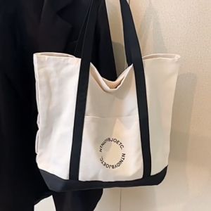 LEAShop คอลเลคชั่นใหม่พร้อมส่ง กระเป๋าผ้าสะพายข้างแฟชั่น สไตล์เกาหลี วัสดุทนทาน งานใบใหญ่ เอาใจชาวสายแบกกันสุดๆ จะสะพายไปเรียนหรือสะพายไปเที่ยวก็สวยเก๋ รุ่นนี้พร้อมส่งมาก ใครยังไม่มี กดตะกร้าเลย