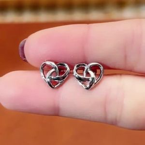 Huitan Versatile Women Cross Design Heart Shaped Stud Earrings Simple Style Daily Wedding Accessories Trendy Metal Party Jewelry