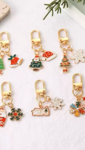 s{Ready Stock} Cartoon Christmas Series Metal Adorable Keychain Santa Claus Snowman Charms Bag Pendant Small Gift