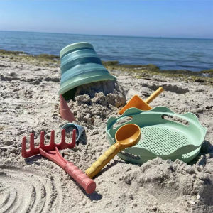 Portable Foldable Sturdy Toy Bucket for Playing Sand and Water at Beach