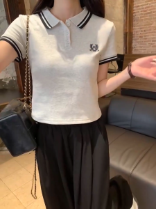 Dream Clothes🍑เสื้อยืดผู้หญิงแขนสั้น🎆เสื้อโปโลคอปกแขนสั้น สไตล์พรีปปี้ สไตล์เกาหลี รูปแบบการปัก แฟชั่นสบายๆ