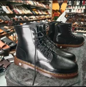 SEPATU DOCMART LAKI LAKI TINGGI