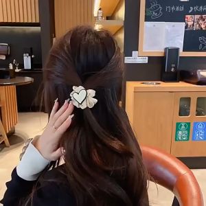 Cột tóc vải tối giản thanh lịch phối tim trắng - đen