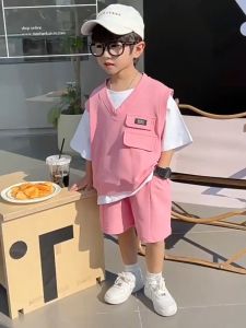 REALSELF เสื้อผ้าเด็กผช ชุดเสื้อยืดเด็กชาย การออกแบบแผงสีคอวี ชุดสูทสองชิ้นแขนสั้นหล่อสำหรับเด็ก 24112