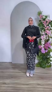 SATU SET KEBAYA KUTU BARU SELENDANG / KEBAYA + SELENDANG + OBI + ROK PLISKET