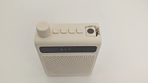 Loa di động không dây SUNGOOYUE KY300 với mic không dây màn hình hiển thị số nút điều chỉnh và cổng kết nối.