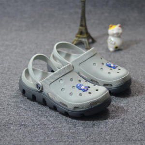 รองเท้าแตะผู้ชาย Holey ก้นหนา กันลื่น รองเท้าชายหาด ฤดูร้อน สวมใส่กลางแจ้ง เทรนด์เยาวชน กลวงออก บล็อกสีส้นแบน EVA