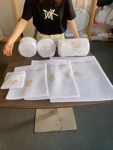 Set 5 túi lưới giặt đồ lót tất vớ polyester in họa tiết quả cà rốt có khóa kéo tiện dụng