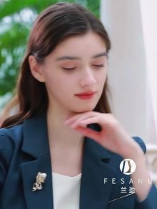 FESANU | Austrian Crystal Pin