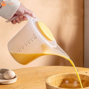 พลาสติกใส 1500ml ความจุขนาดใหญ่สําเร็จการศึกษาถ้วยตวงเบเกอรี่ถ้วยตวงขนาดพร้อมฝาปิดในครัวเรือนเบเกอรี่เครื่องมือ