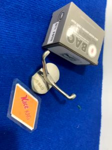 Móc đôi Inox Bảo KAG-BN1090 móc 2 treo đồ nhà tắm SUS304 đế đúc thiết kế tuyệt đẹp sang trọng tinh tế đến từng chi tiết