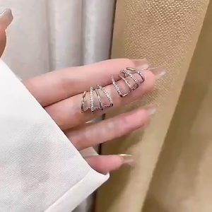 Jewelry ต่างหู ต่างหูสี่กรงเล็บ ต่างหูทองคำขาว ต่างหูเพชร ต่างหูแฟชั่น สินค้าใหม่ ของขวัญ E021H