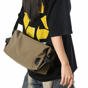 กระเป๋าสะพายข้างแบบลำลองขนาดใหญ่ กันน้ำ สำหรับผู้ชายและผู้หญิง กระเป๋าเดินทางแบบสะพายข้างแบบลำลองสำหรับการปั่นจักรยานกลางแจ้ง กระเป๋าแบบมีสายรัดแบบมีสายรัดแบบเดี่ยว