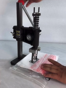 (In stock) Manual punching machine hang tag plastic bag punching machinefabric punching machine