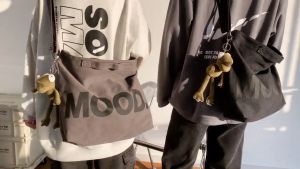 miumiubagshop(M1813) กระเป๋าผ้าสะพายข้าง MOOD.ผ้าแคนวาส ผู้ชาย ผู้หญิง อินเทรนด์ ญี่ปุ่น มี3สี