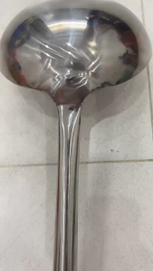 Vá xào cán gỗ chuyên dùng cho bếp công nghiệp Số 12 (15x53cm)