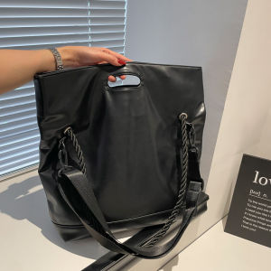 กระเป๋าถือทรงสี่เหลี่ยมผืนผ้าทรงสี่เหลี่ยมผืนผ้า PU ขนาดใหญ่ กระเป๋าสะพายไหล่ข้างเดียวสำหรับเดินทางและเรียน กระเป๋าสะพายข้างสุดเทรนด์