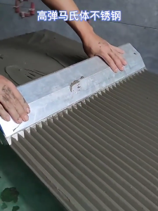 เกรียงปาดกาวซีเมนต์ขนาด60ซม.(23.6นิ้ว)สแตนเลส ชนิดร่องฟันเหลี่ยม/ฟันแหลม สำหรับปูกระเบื้องขนาดใหญ่ แบบใช้มือ แข็งแรงทนทาน/+สินค้าอยู่ในไทย พร้อมจัดส่ง