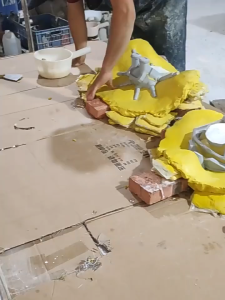 Đèn Tượng Cô Gái Đen Nghệ Thuật Cầm Bóng Phát Sáng