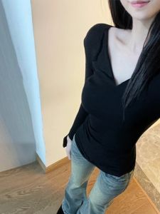 Áo Thun Dài Tay Màu Đen Thiết Kế Cổ Chữ V Mỏng Ôm Vừa Vặn Cho Nữ Mùa Xuân Thu Áo Len Dệt Kim Bó Sát