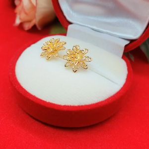 ต่างหูทองลายดอกไม้ เป็นไม่ลอกไม่ดำ ใส่อาบน้ำได้ สำหรับใส่ออกงาน เสริมบารมี ขนาด 1.2 x 1.2 ครั้ง