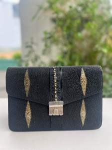 Clutch 2hand khoá số da cá đuối 5 mắt và gai sống lưng phong thuỷ -T467