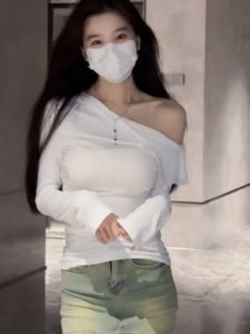 เสื้อยืดคอกลมแขนยาวสีขาว ทรงเข้ารูป ทรงสลิมฟิต เสื้อชั้นในผู้หญิง แฟชั่นฤดูใบไม้ร่วง เสื้อผ้าทำงานสไตล์เกาหลี